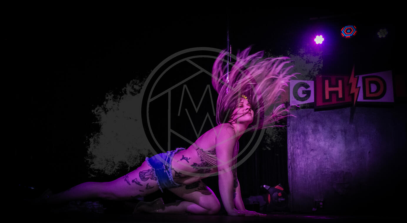 Happy Kiss Pole Fitness